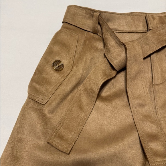 Chic Tan Suede Shorts with Belt - Picture 2 of 4